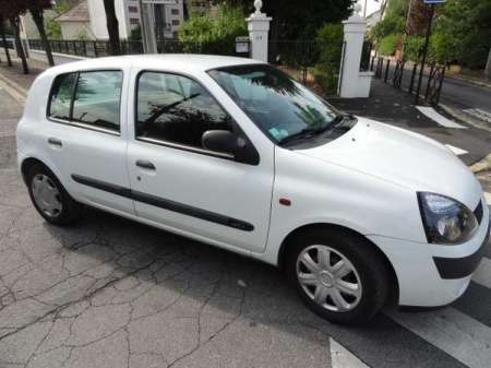 RENAULT CLIO 1.9 D 5 PORTES TRES BON ETAT