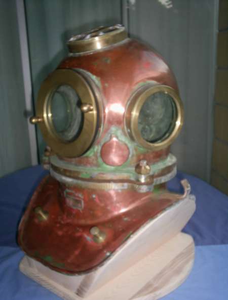 Antiquité marine, scaphandrier et plongée vintage