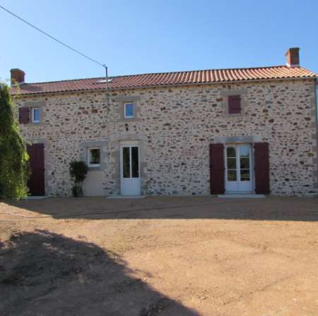 MAISON D'HABITATION avec GRAND GARAGE et TERRAIN