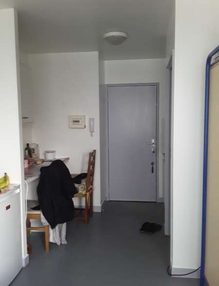 COLOCATION GRATUITE DANS STUDIO PROPRE EQUIPE
