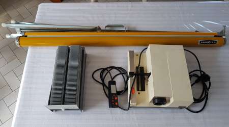 vends projecteur diapositives et écran