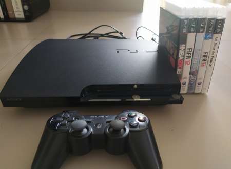 Playstation 3 complète en très bon état et 05 jeux