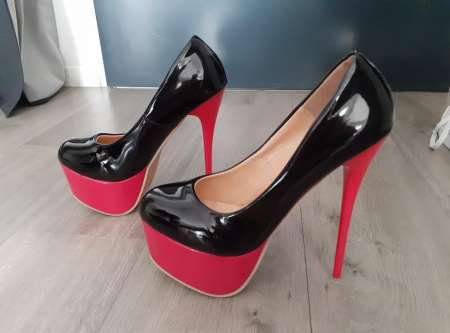 DONNE magnifiques chaussures , cuissardes et +++