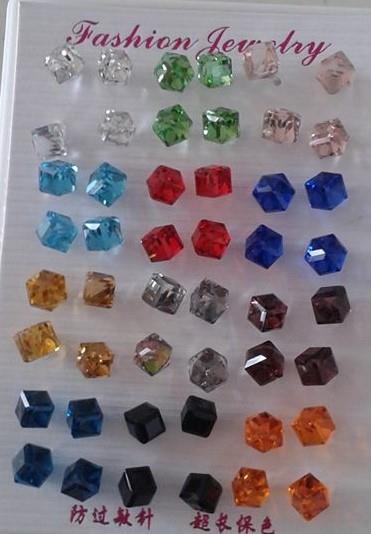 Boucle oreille (cube)