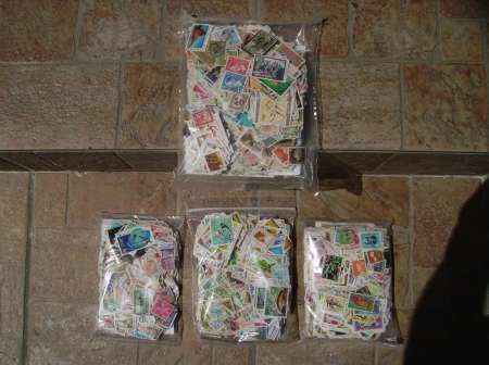 LOT DE 2.000 TIMBRES-POSTE DU MONDE (65 pays)