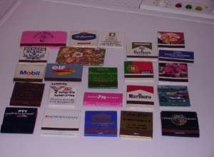 LOT DE 50 BOITES ET POCHETTES DALLUMETTES
