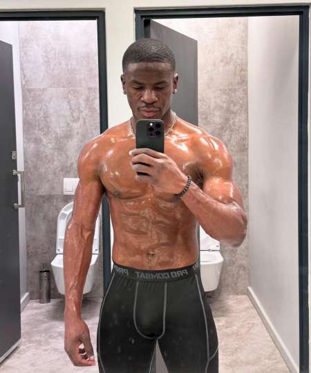  Homme masseur et escorte Sénégal