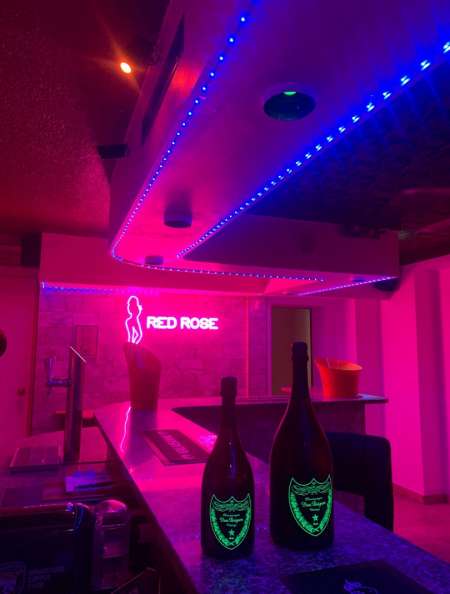 Redrose club Valais cherche hôtesse / escorte