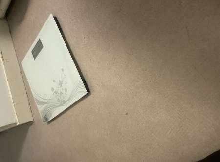 Donne chambre à louer à femme contre service