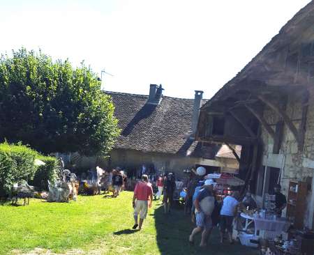  BROCANTE à IZIEU le 3 août
