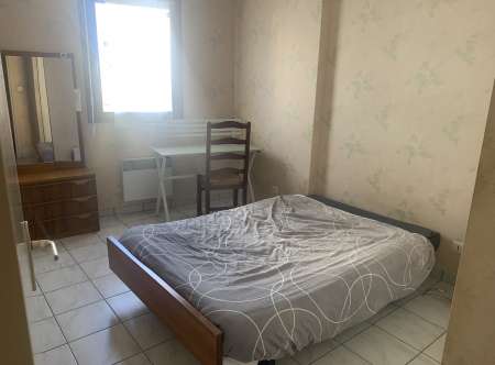 recherche UNE colocataire