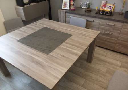 Vend table de SAM carré visible a romagnat