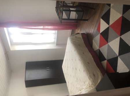 Loue chambre chez l'habitant gay