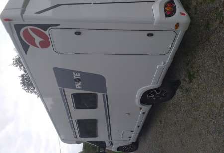 Camping Car Pilote P696D