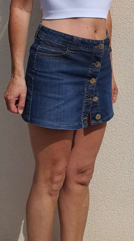 mini jupe en jeans a boutons