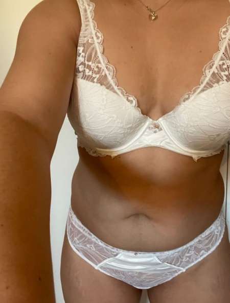 Sous vêtements porté remise en main propres