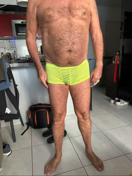 Sous vêtements sexy homme essayage