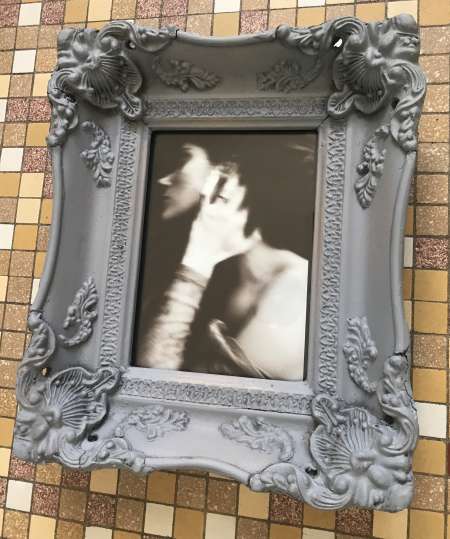 CADRE avec PHOTO de modèle NUE EROTIQUE (LYON)