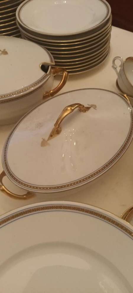 vends service de table en porcelaine de Limoges