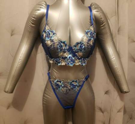 Ensemble en dentelle bleue