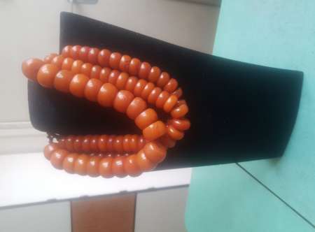 Un lot de 3 colliers tibétains