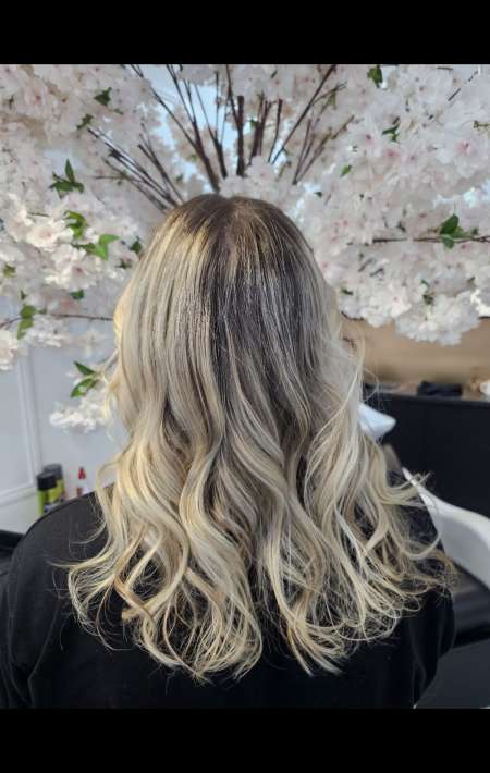 Coiffure à domicile Technicienne Coloriste & Barbi