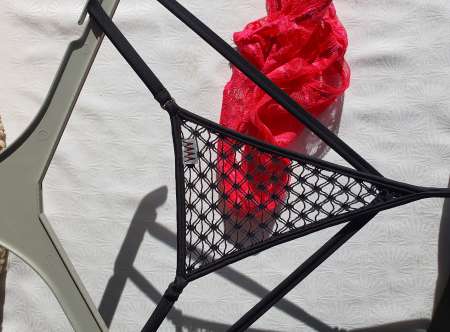 String de bain noir transparent