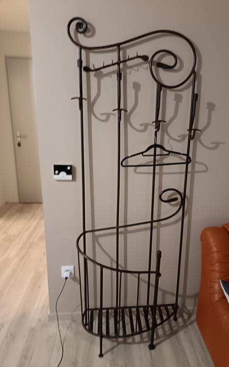 Porte manteau en fer forgé artisanal valeur 800 