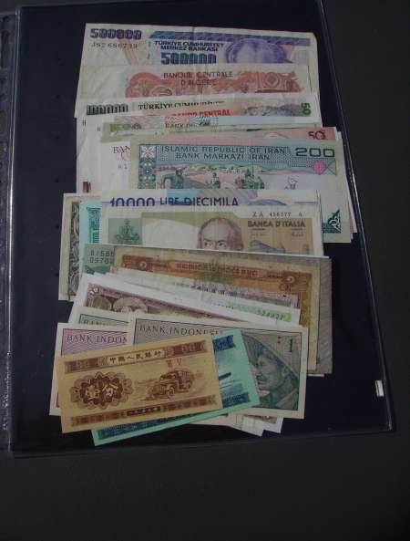 LOT DE 68 BILLETS DE BANQUE DU MONDE (26 pays) 