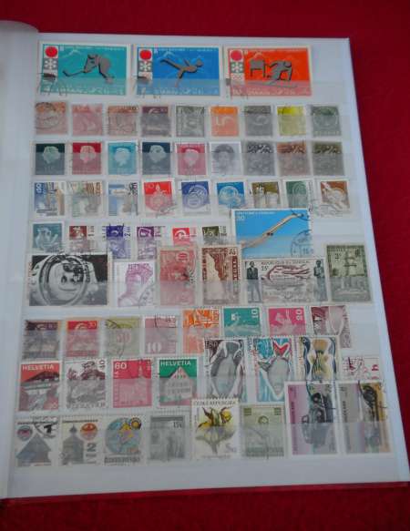 ALBUM TIMBRES DU MONDE neufs et oblitérés 