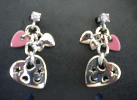 BOUCLES DOREILLES Pendentifs (quatre)