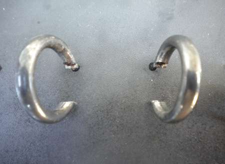 BOUCLES DOREILLES Créoles (un)