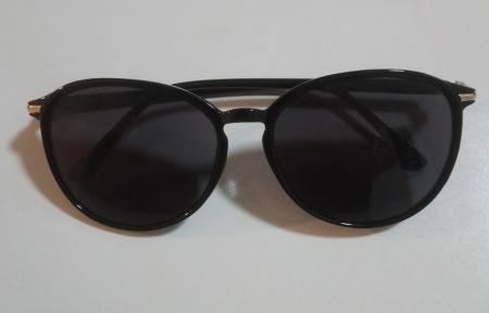 Lunette de soleil noire