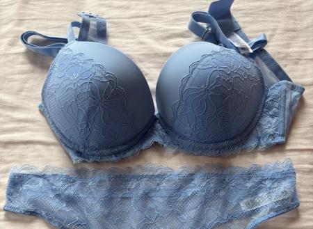 Homme vend soutien gorge neuf 95C