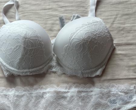 Homme vend soutien gorge 95c neuf