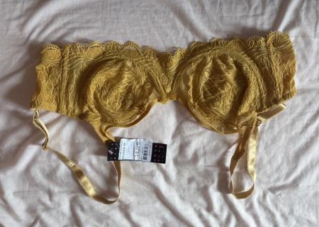 Homme vend soutien gorge 90D neuf