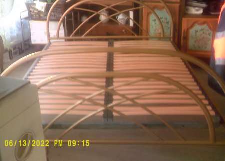 lit deux personne avec le sommier