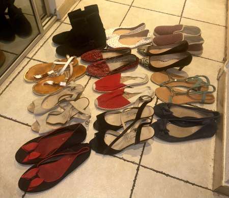 Nombreuses paires de chaussures femme