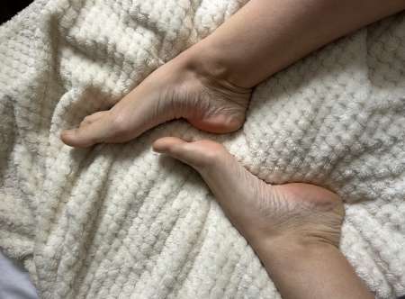 Vente de chausettes et photo pied jeune femme