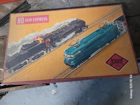 Boite de train JOUEF avec son contenu+ accessoires