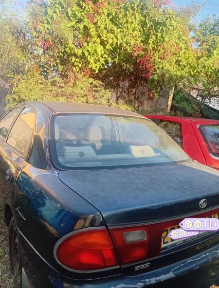 Vends mazda 323/ roule