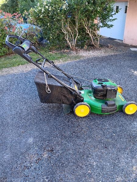 Tondeuse a gazon JOHN DEERE