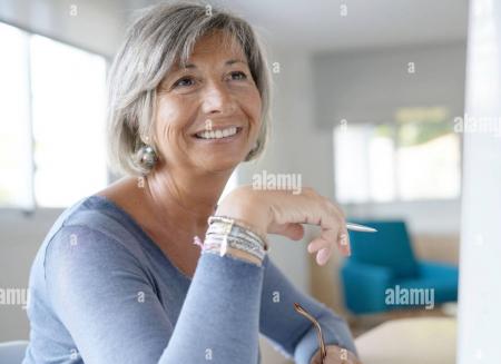 femme retraitée cherche emploi